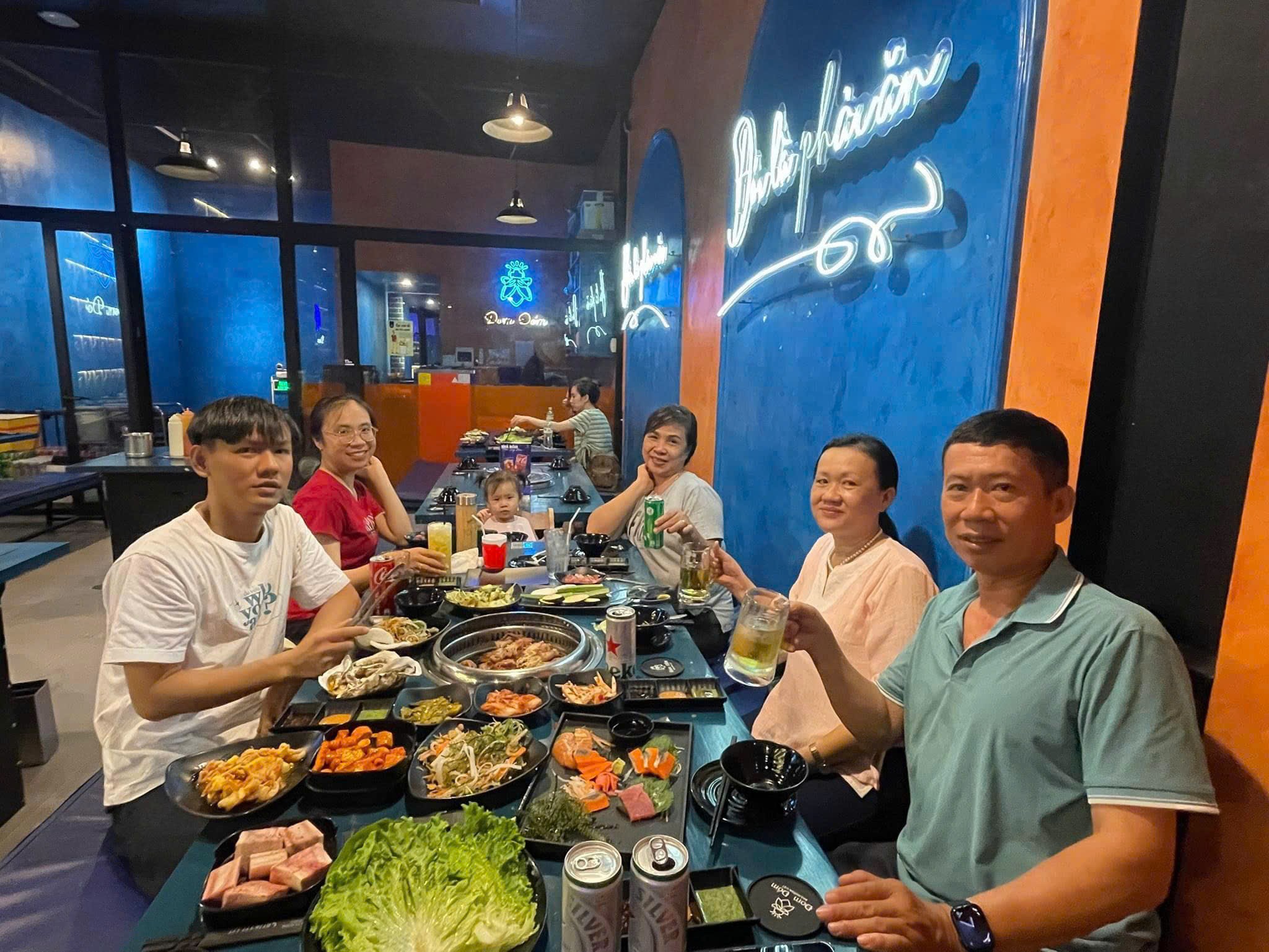 Quán lẩu nướng gần biển Mỹ Khê